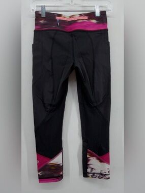 lululemon athletica Black Capri Leggings with Pink Accent Back zip pocket size 4
